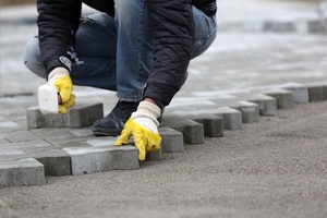 Trinkelių klojimas ant betoninio pagrindo