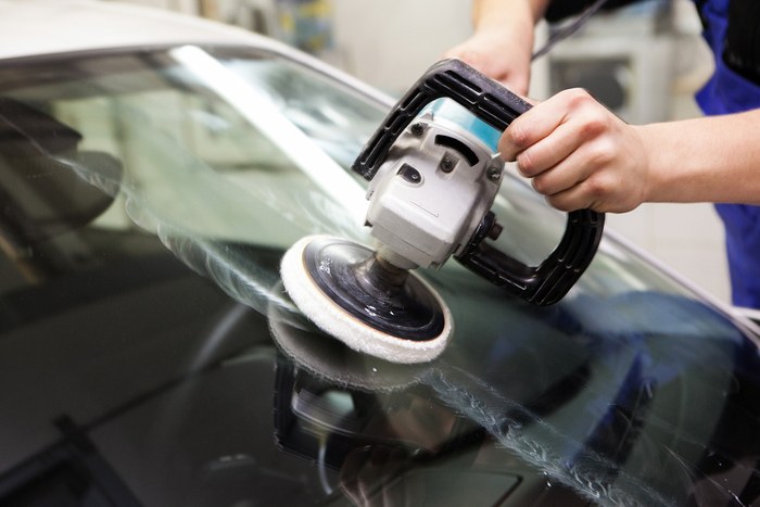 Automobilių stiklų poliravimas
